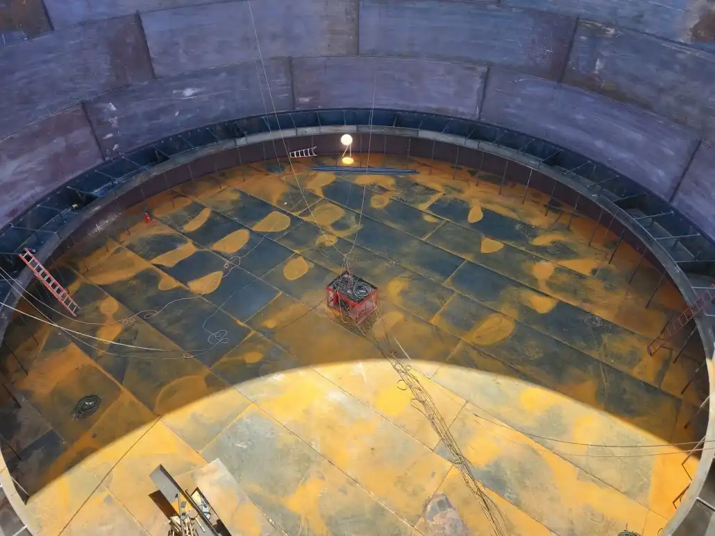 Large capacity storage tanks construction